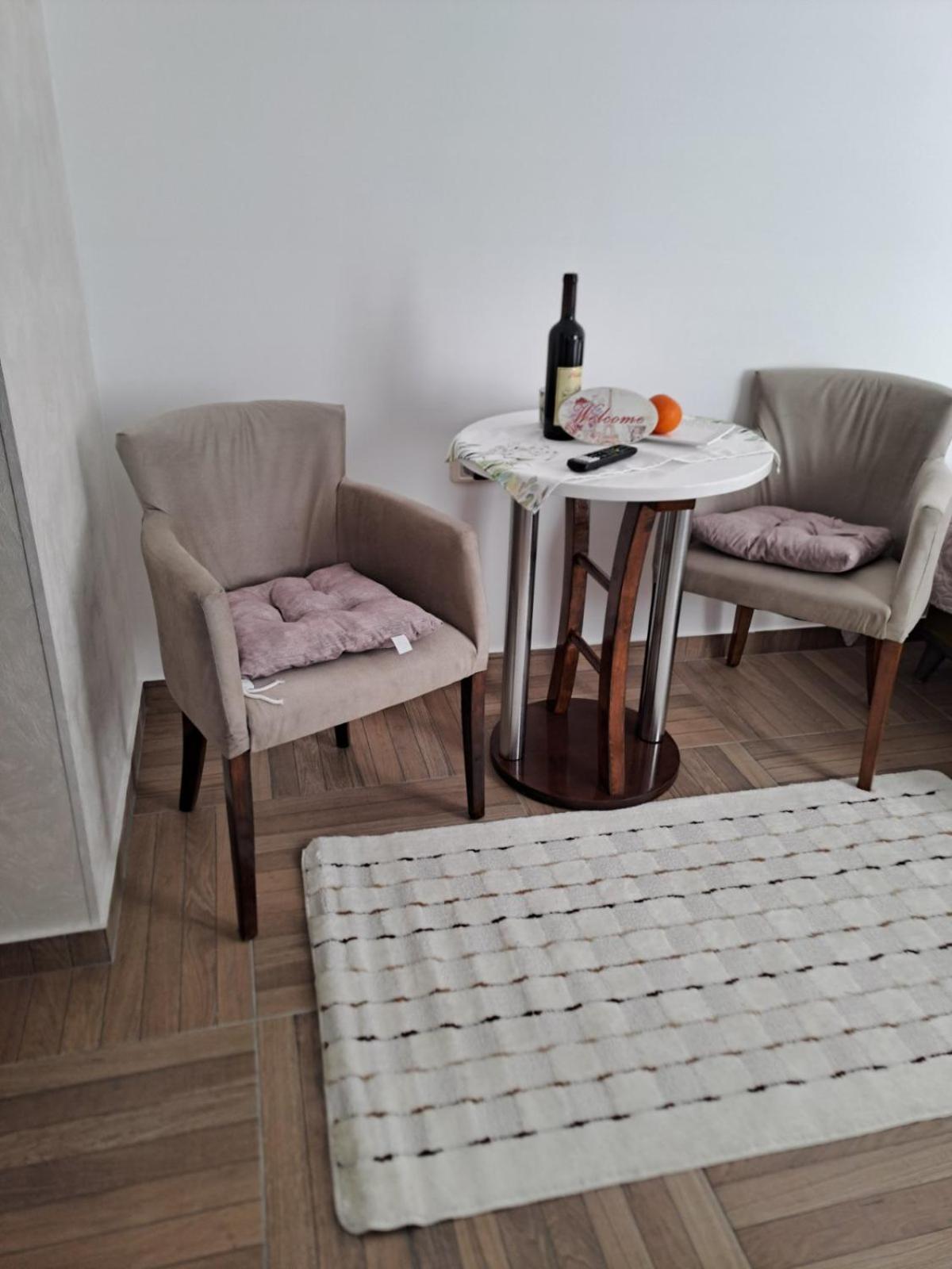 Apartmani Emily & Jully Nikšić Exteriér fotografie