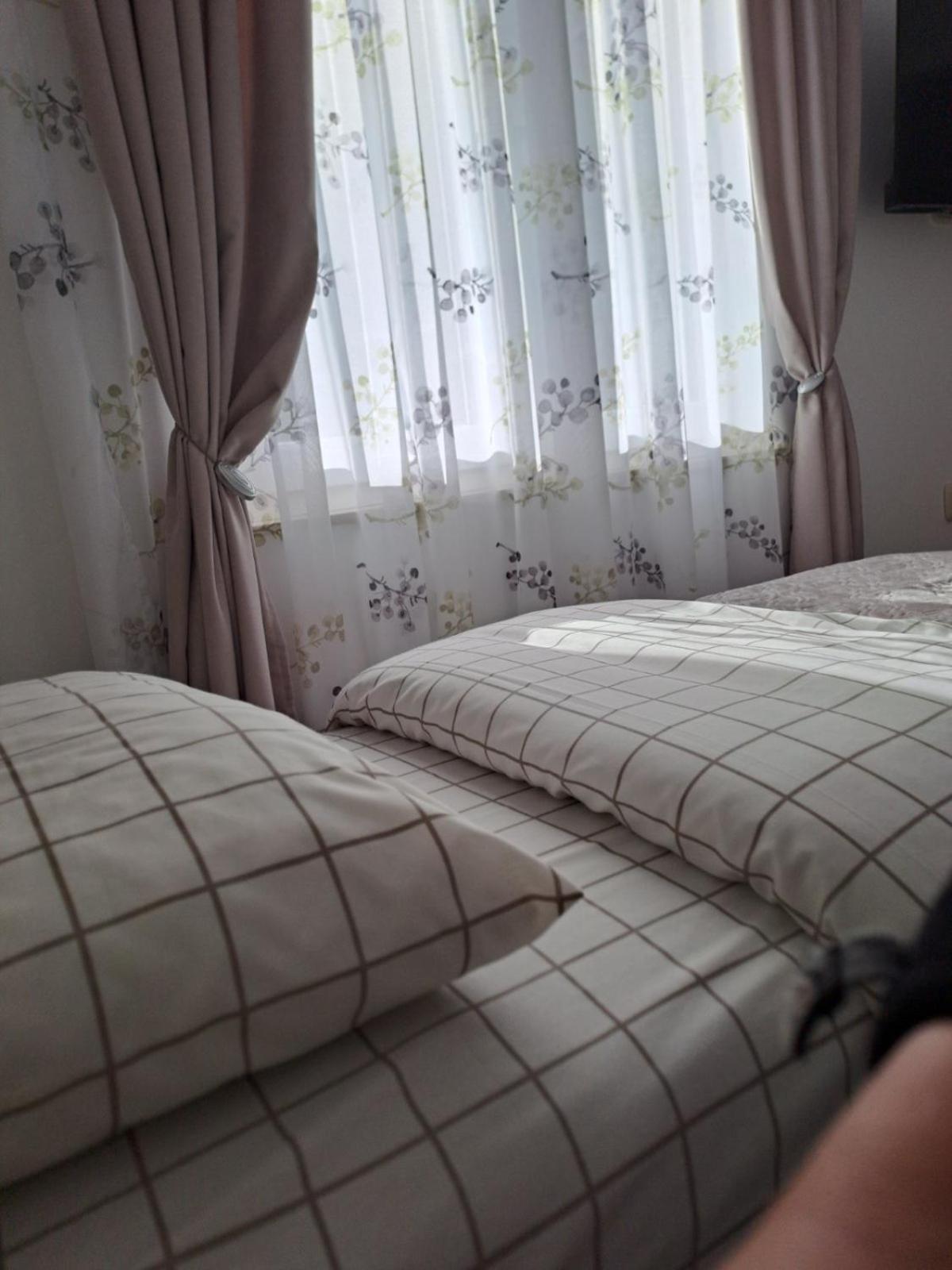 Apartmani Emily & Jully Nikšić Exteriér fotografie